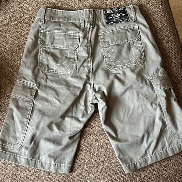 True Religion men’s cargo shorts - Picture 2 of 5